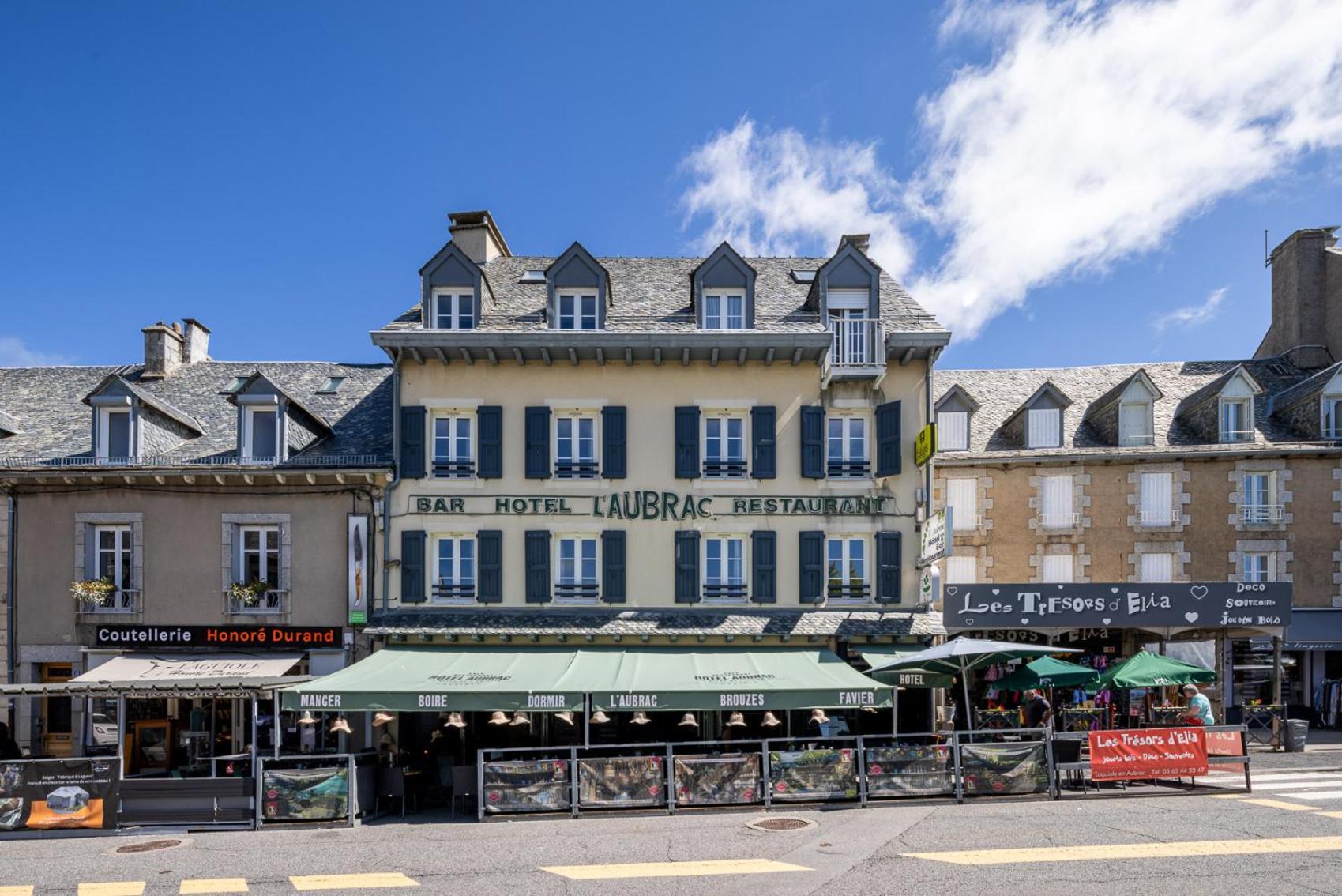 Hotel-Restaurant Logis L'Aubrac 라귀올르 외부 사진