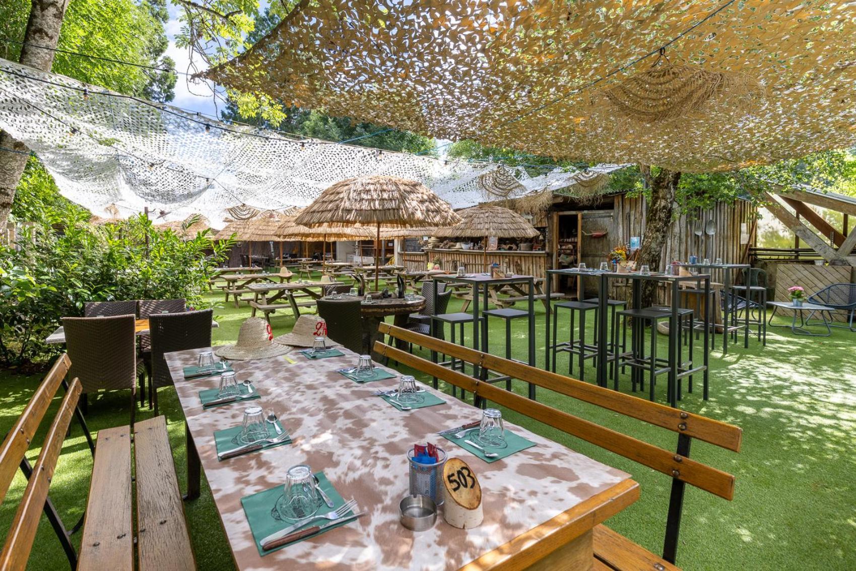 Hotel-Restaurant Logis L'Aubrac 라귀올르 외부 사진