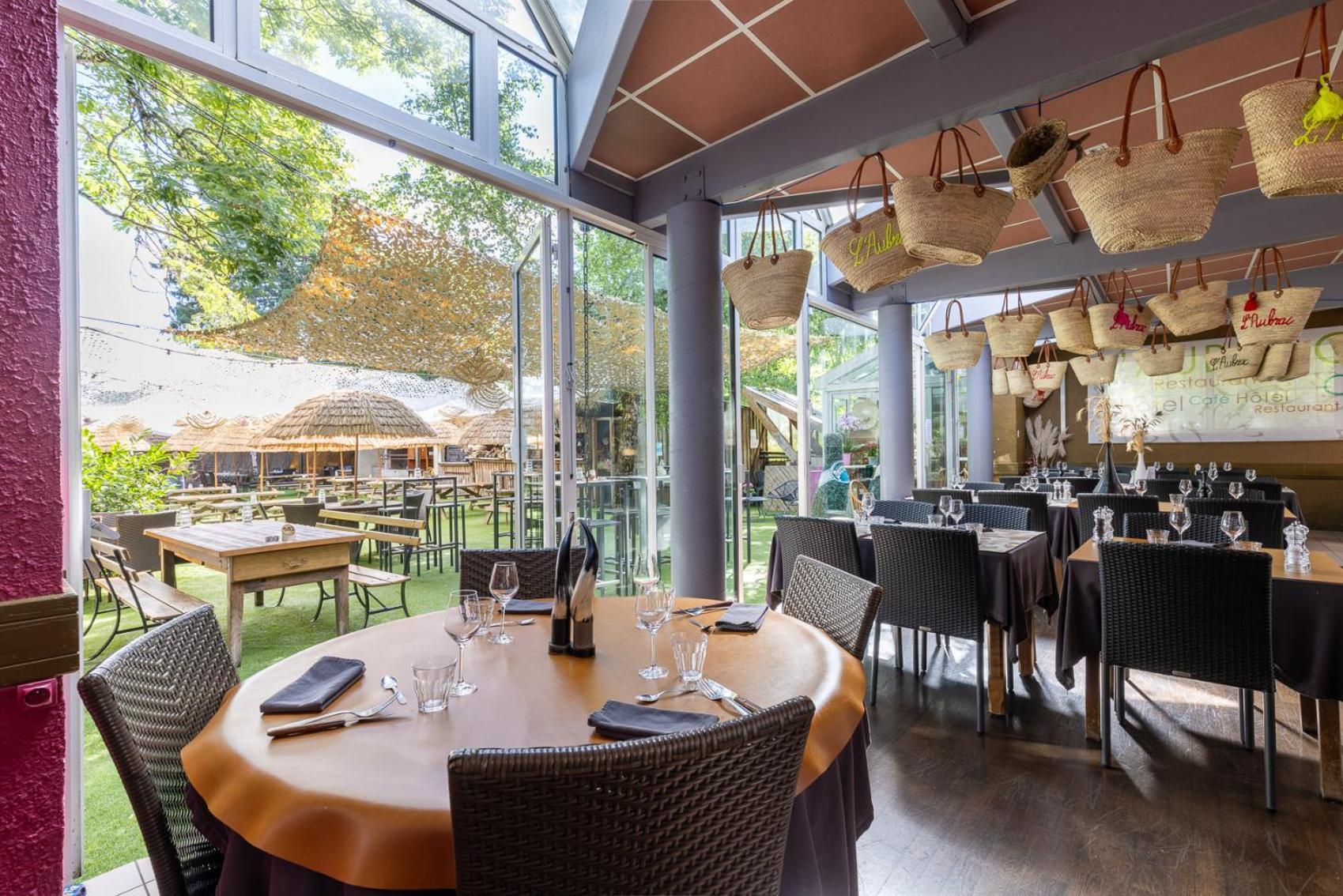 Hotel-Restaurant Logis L'Aubrac 라귀올르 외부 사진