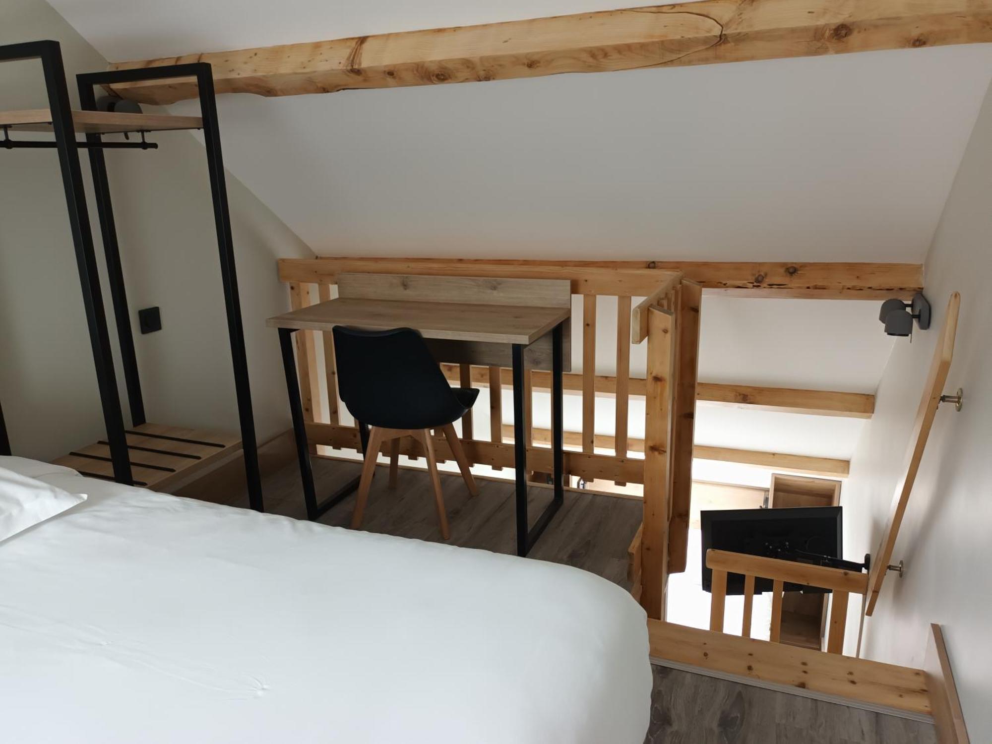 Hotel-Restaurant Logis L'Aubrac 라귀올르 외부 사진