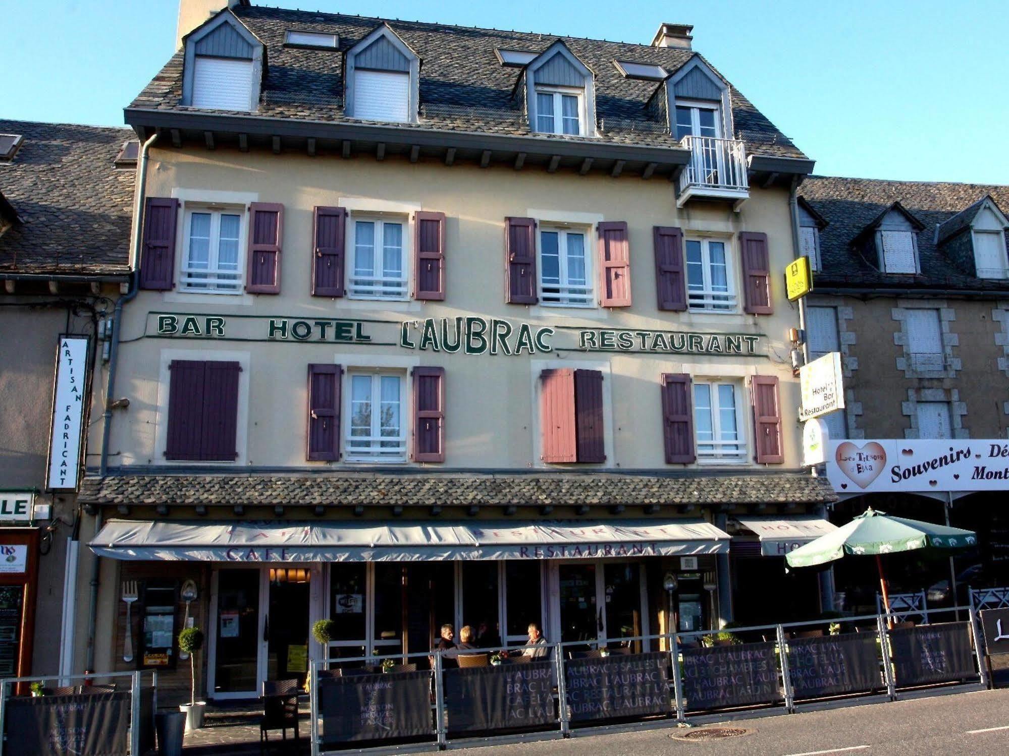 Hotel-Restaurant Logis L'Aubrac 라귀올르 외부 사진